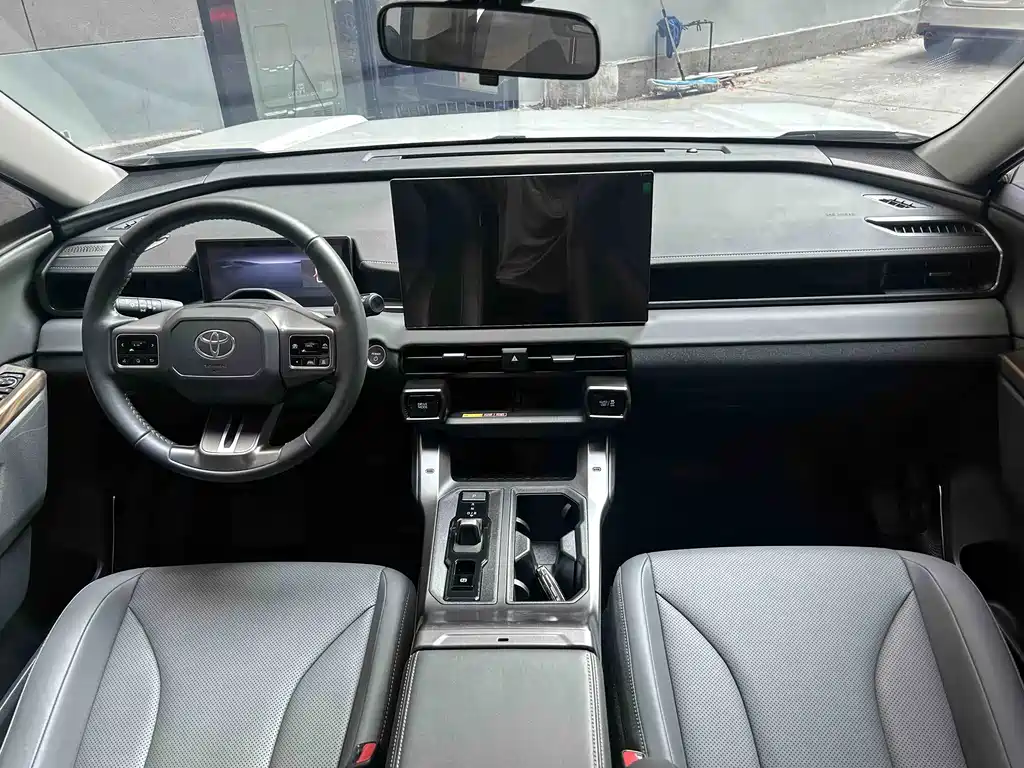 Toyota RAV4 — миниатюра 7