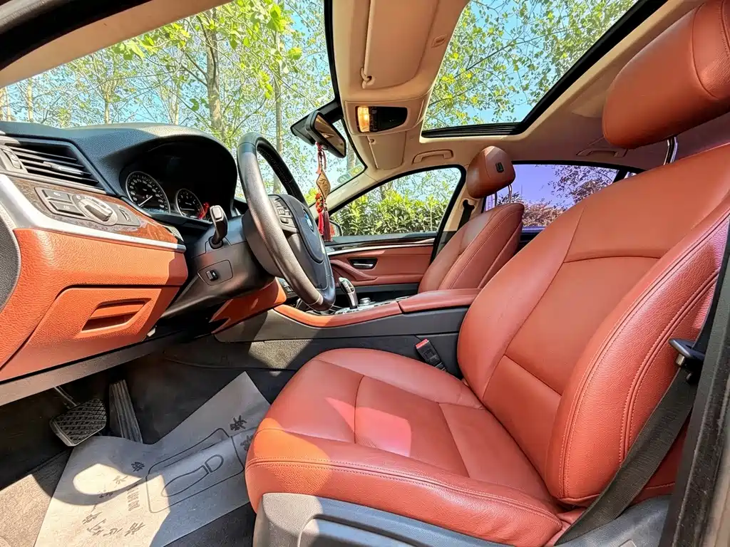 BMW 5 Series — миниатюра 6