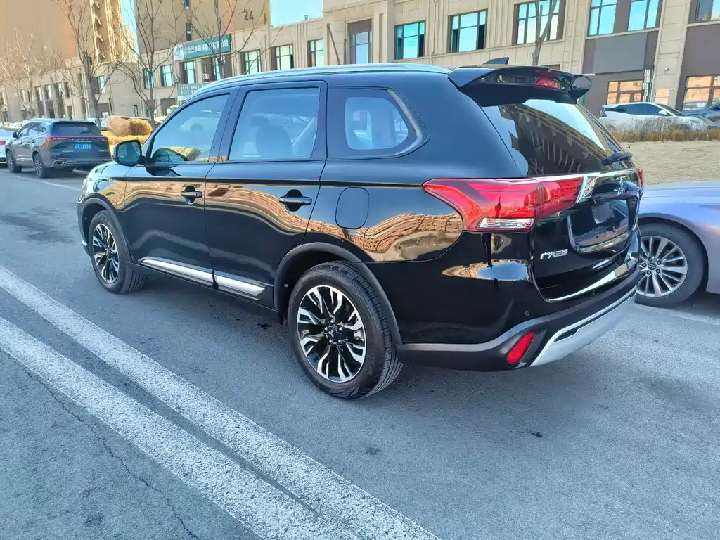 Mitsubishi Outlander — миниатюра 7