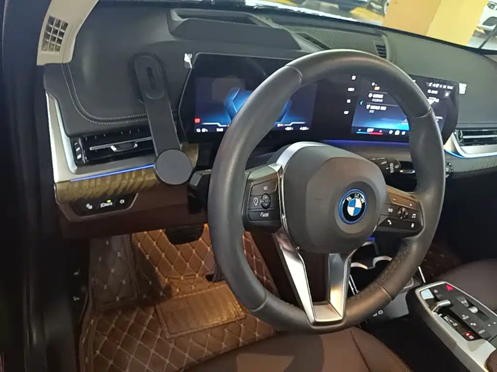 BMW iX1 — миниатюра 11