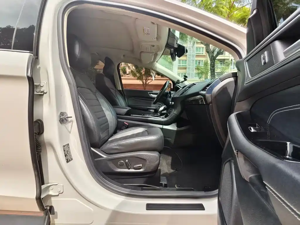 Ford Edge — миниатюра 12