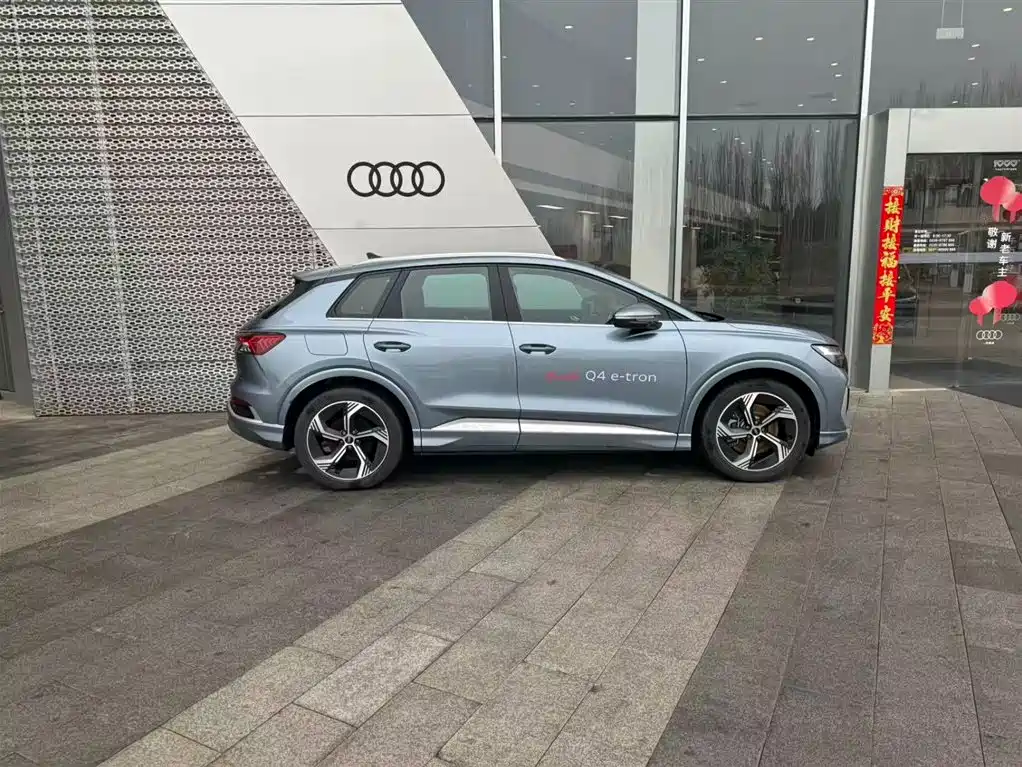AUDI Q4 E TRON