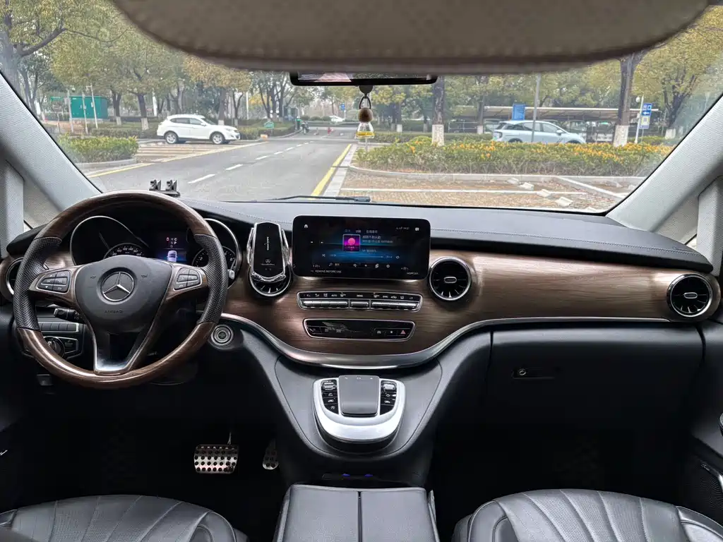 MERCEDES-BENZ V CLASS