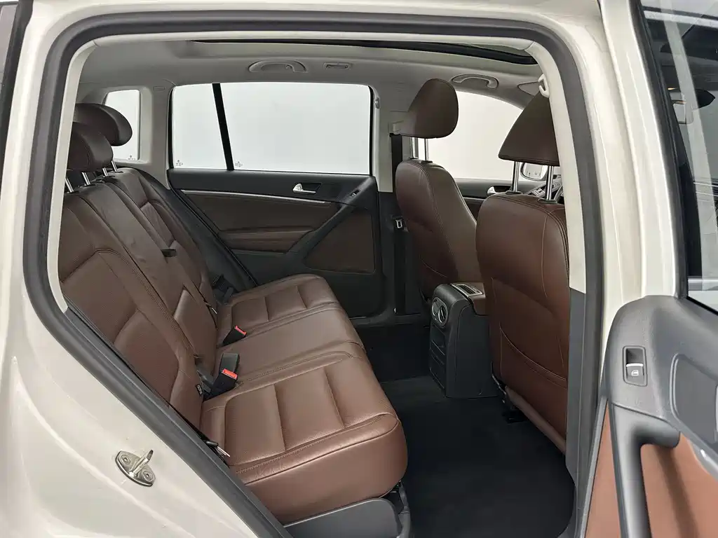 Volkswagen Tiguan 2015 1.8TSI AT Luxury