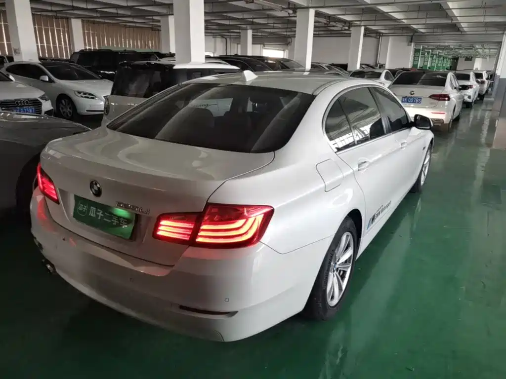 BMW 5 Series — миниатюра 7