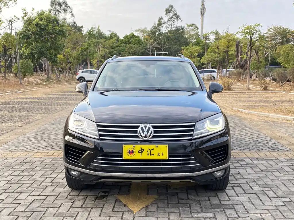 VOLKSWAGEN TOUAREG