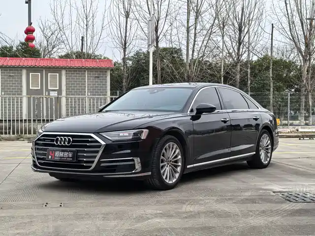 AUDI A8