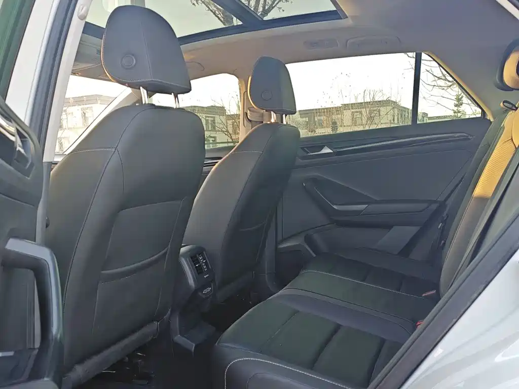 VOLKSWAGEN T ROC EXPLORING SONGS