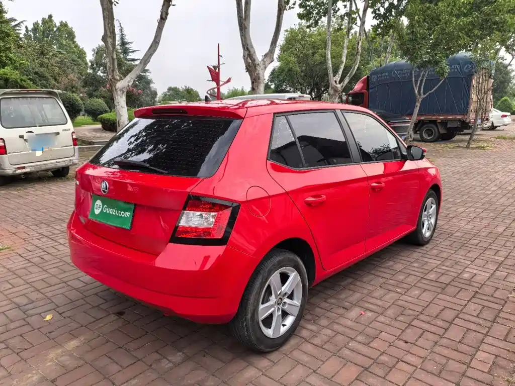 Skoda Fabia — миниатюра 7