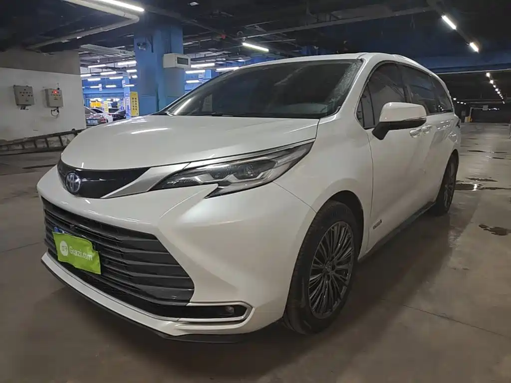 Toyota Sienna — миниатюра 2