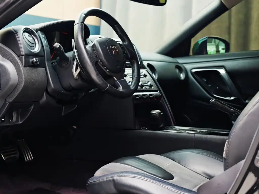 Nissan GT-R — миниатюра 15