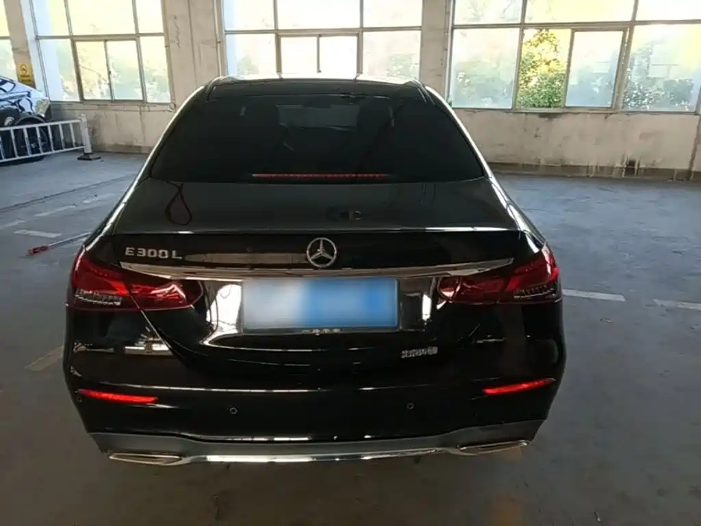 Mercedes-Benz E-Class 2022 — фото 6