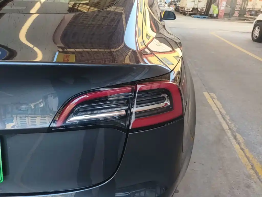 Tesla Model 3 — миниатюра 8
