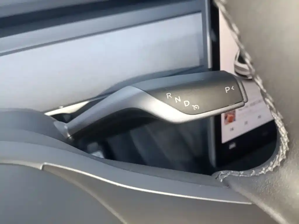 Tesla Model Y — миниатюра 14
