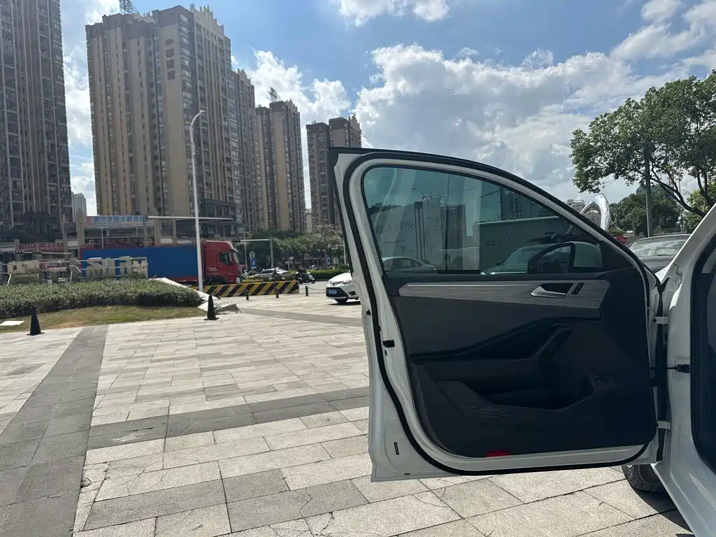 Volkswagen Sagitar — миниатюра 17