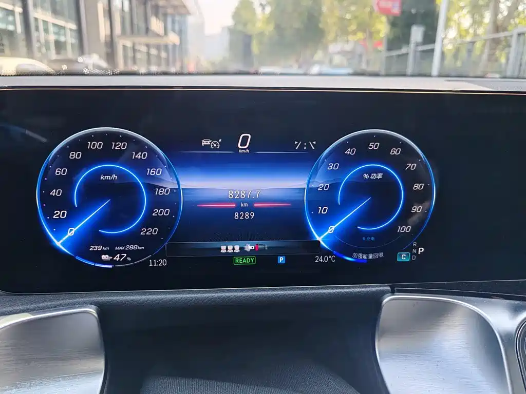 Mercedes-Benz EQB — миниатюра 16