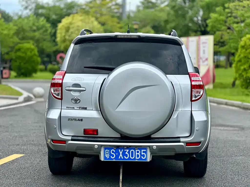 Toyota RAV4 — миниатюра 14