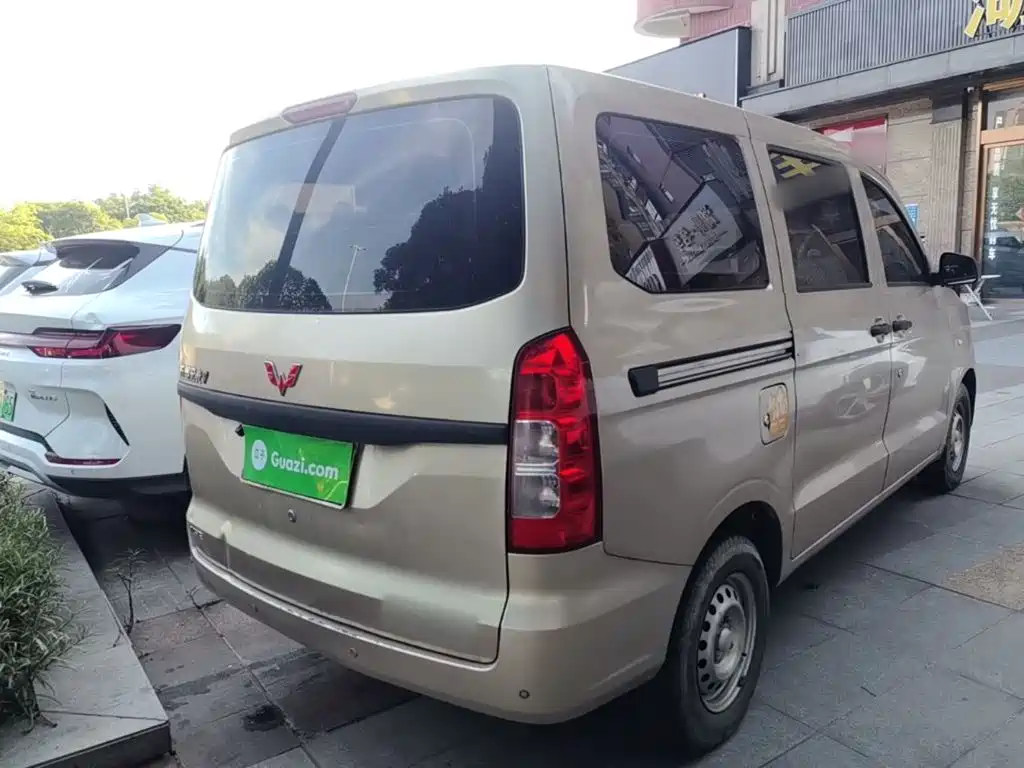 Wuling Hongguang V — миниатюра 7