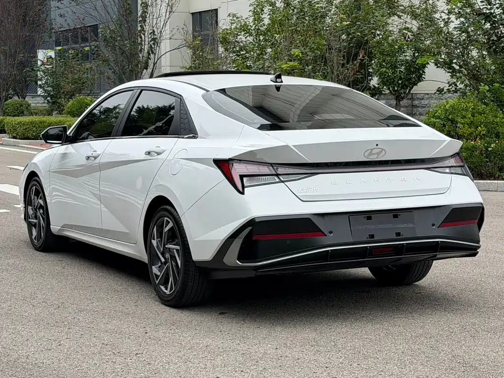 Hyundai Elantra — миниатюра 16