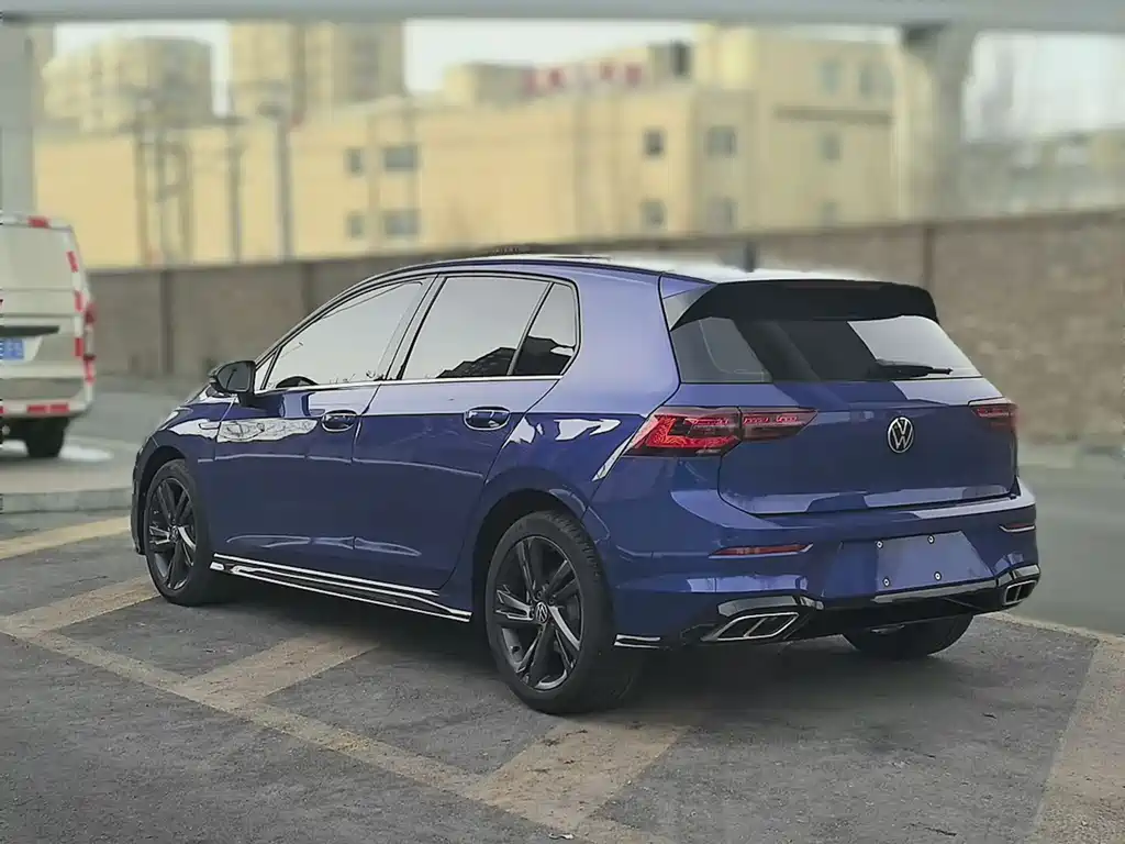 VOLKSWAGEN GOLF