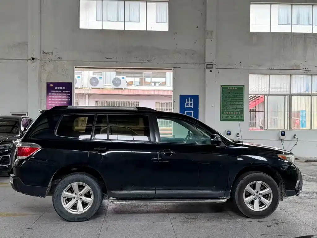 Toyota Highlander 2013 2.7L 5 мест