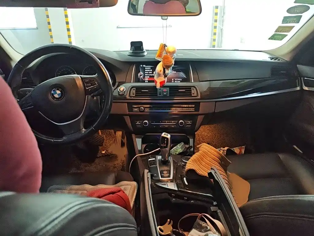 BMW 5 Series — миниатюра 13
