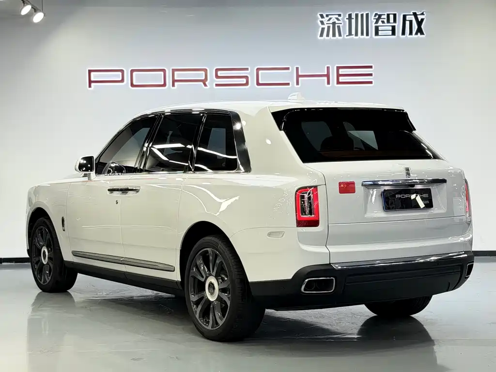 Rolls-Royce Cullinan 2024 мест