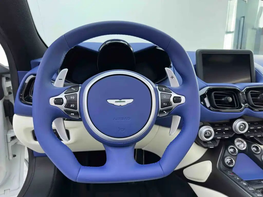 Aston Martin V8 Vantage — миниатюра 13