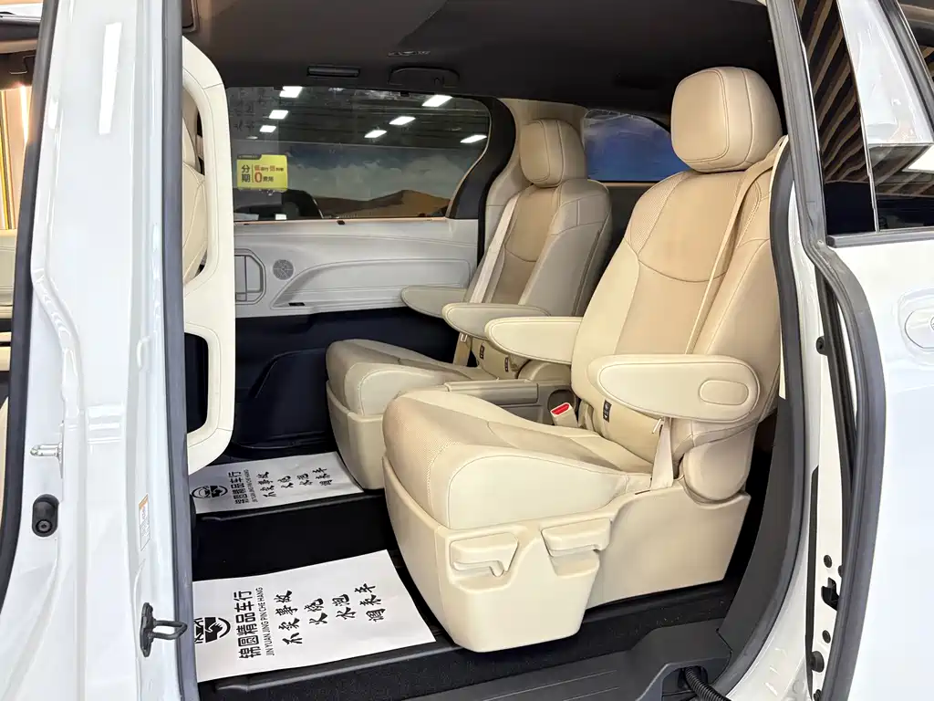 Toyota Sienna — миниатюра 11