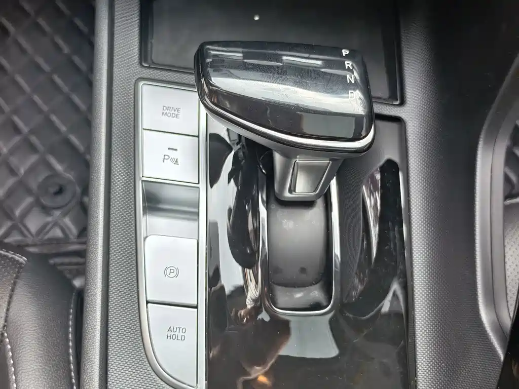 Hyundai Elantra — миниатюра 13