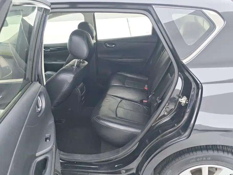 Nissan Tiida — миниатюра 11