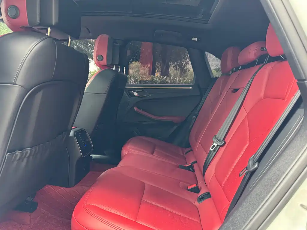 Porsche Macan — миниатюра 8