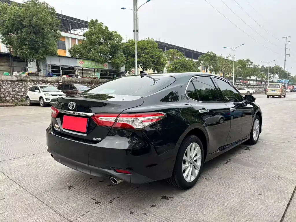 Toyota Camry 2021 2.0G Luxury