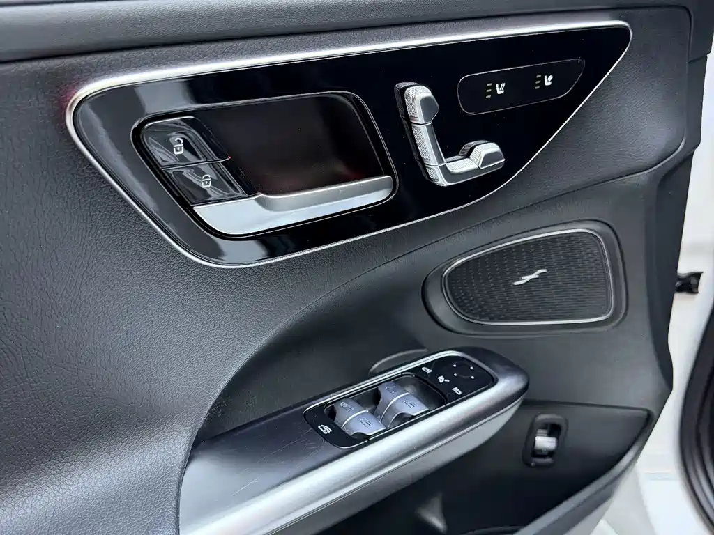 Mercedes-Benz C-Class — миниатюра 9