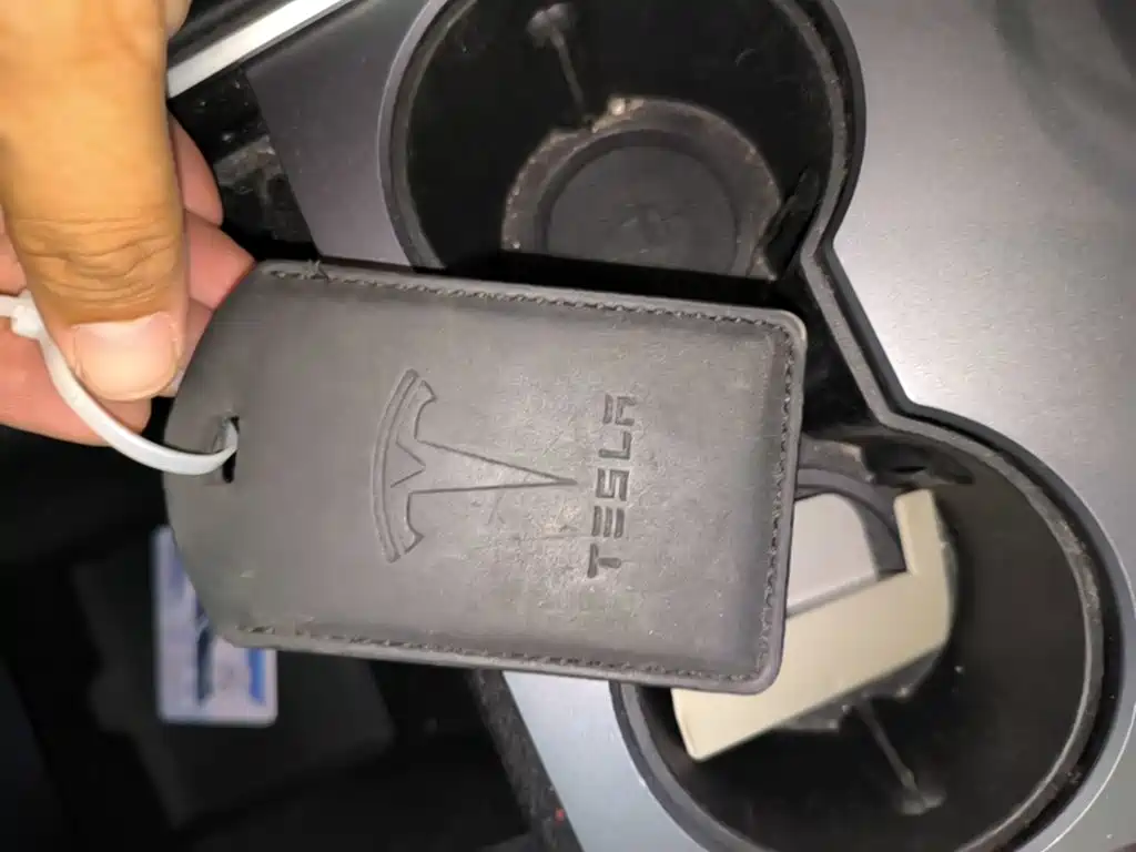 Tesla Model Y — миниатюра 9