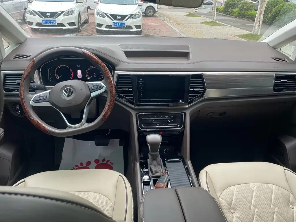 Volkswagen Viloran 2022 330TSI