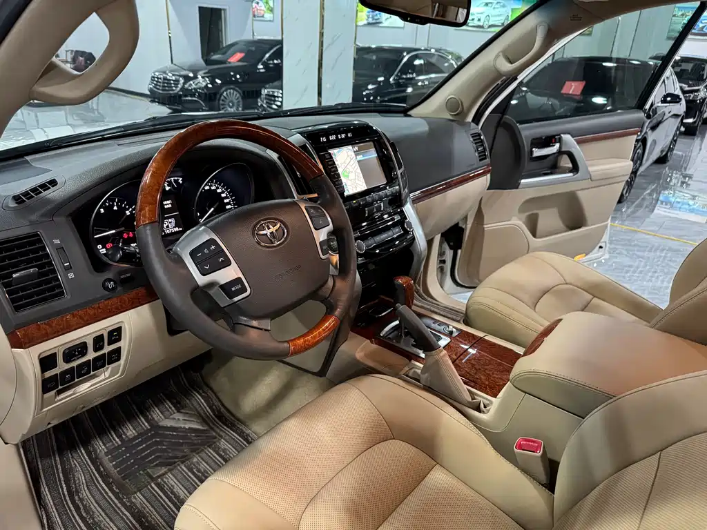 Toyota Land Cruiser 2012 4.6L AT VX-R