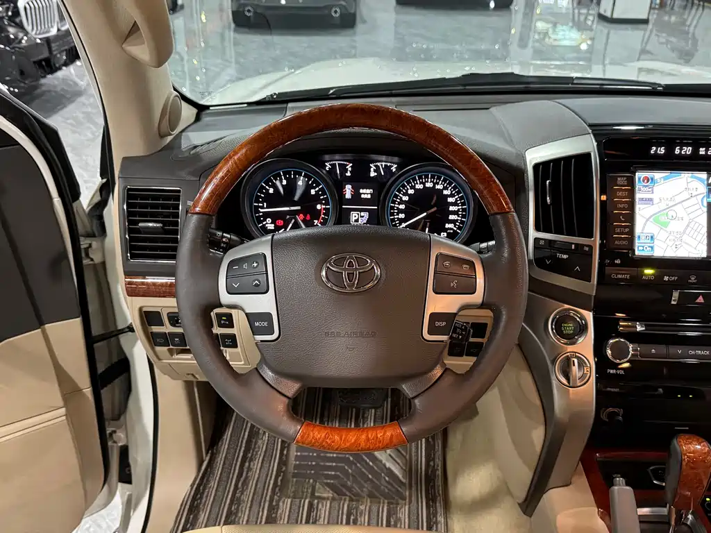 Toyota Land Cruiser 2012 4.6L AT VX-R