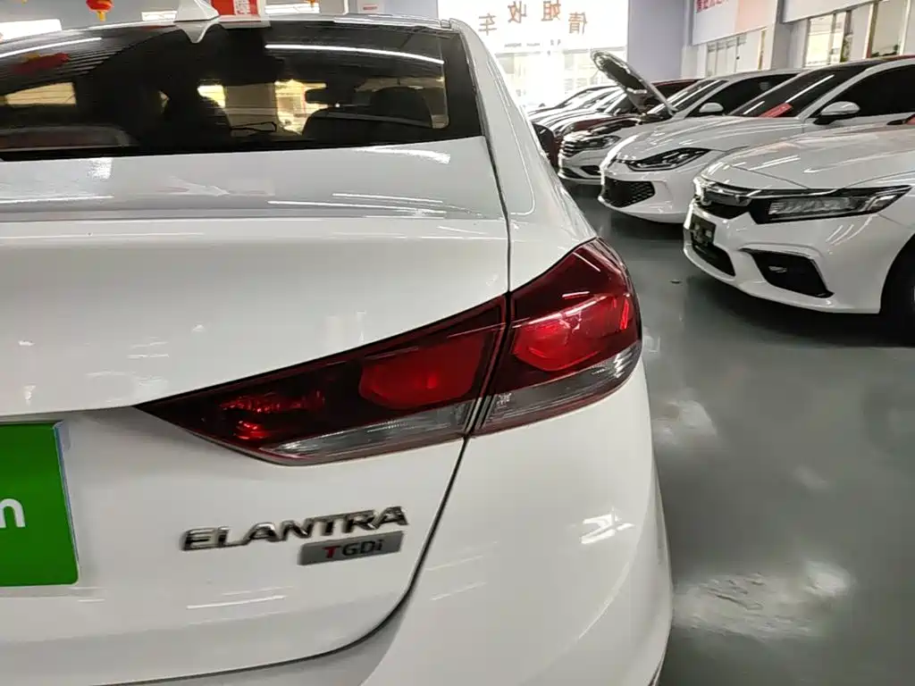 Hyundai Elantra — миниатюра 8