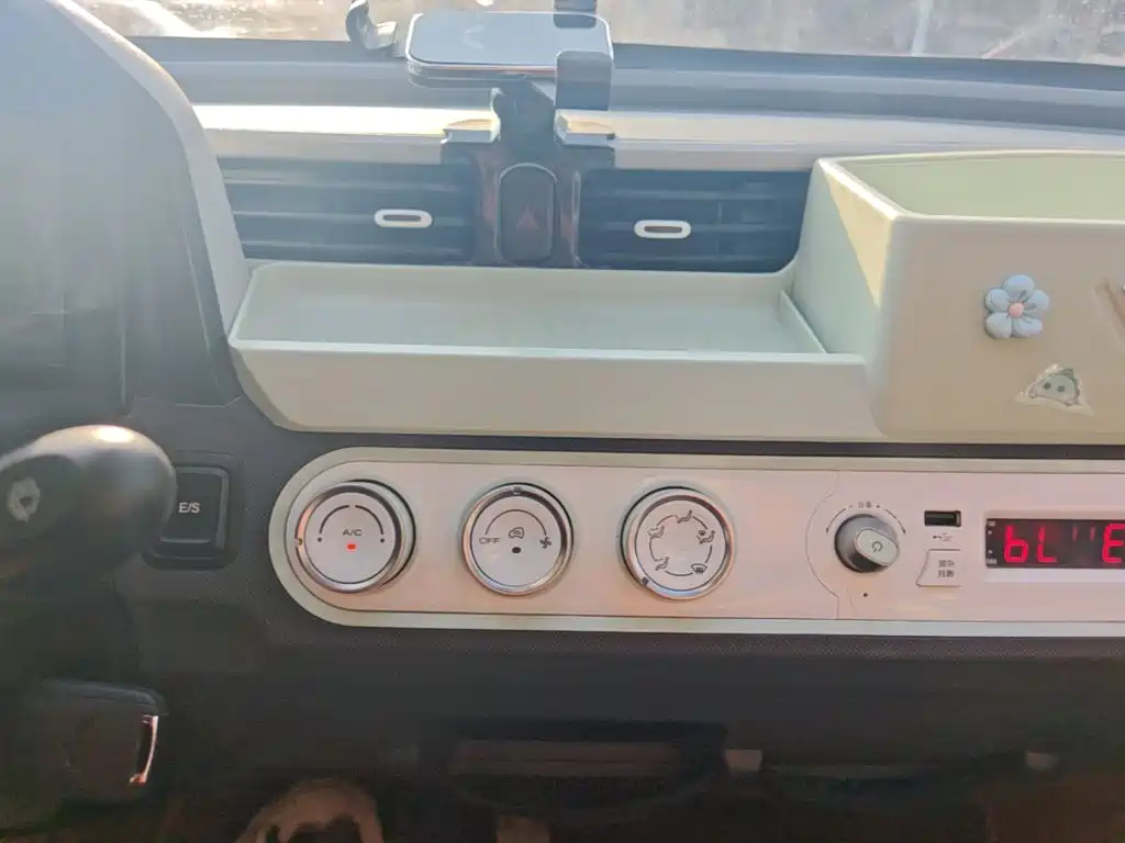 Wuling MINIEV — миниатюра 13