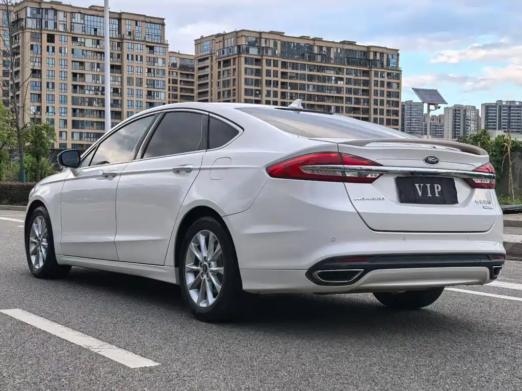 Ford Mondeo — миниатюра 7