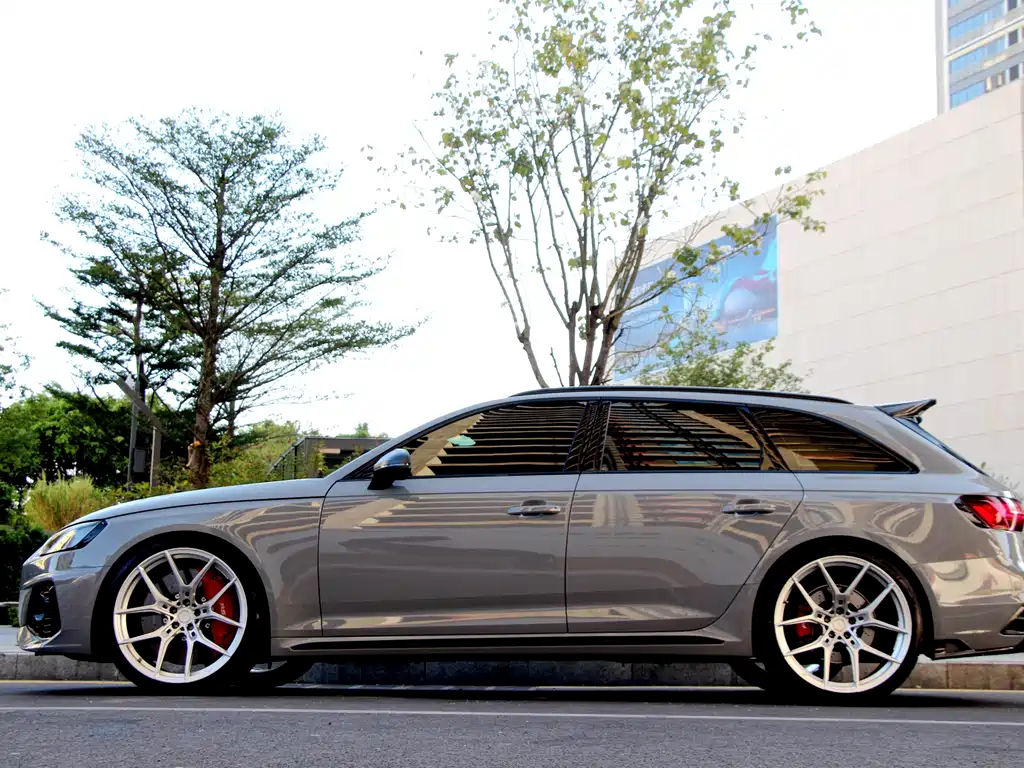 AUDI RS 4