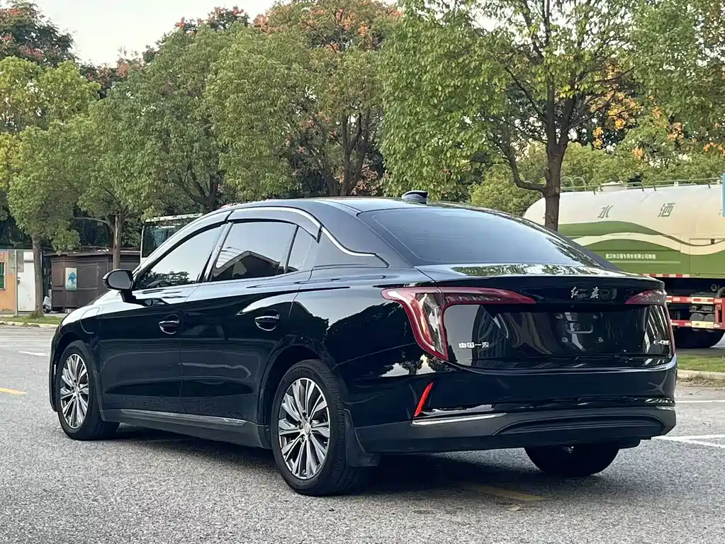 Hongqi Hongqi E-QM5 — миниатюра 4