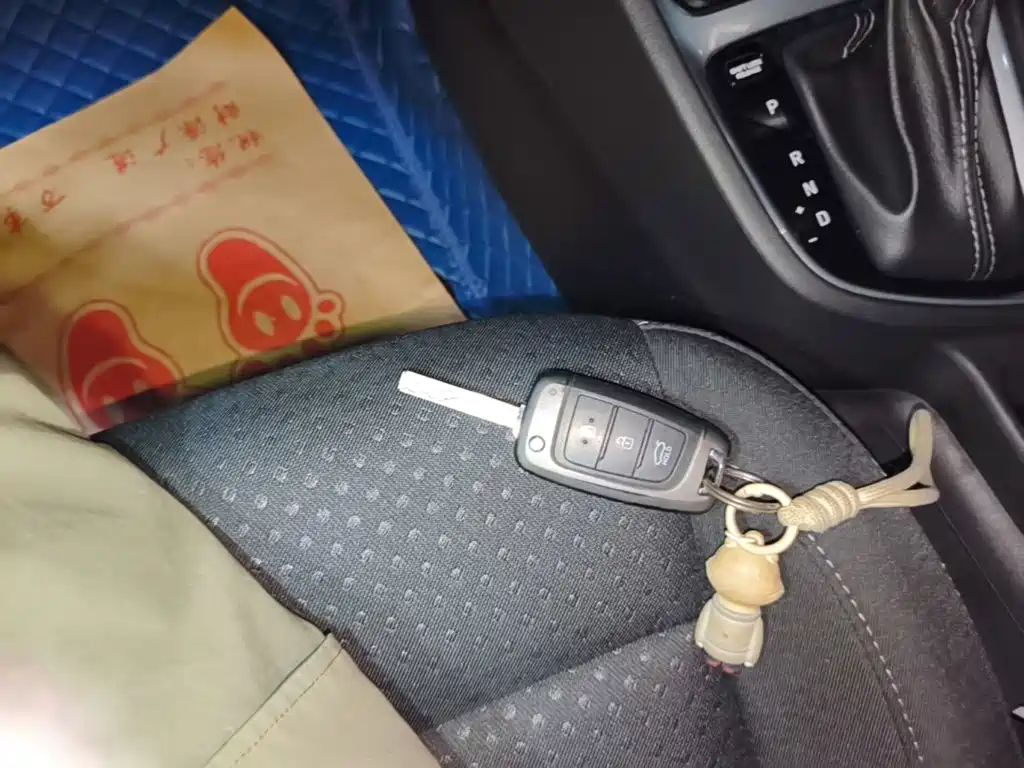 Hyundai Elantra — миниатюра 9