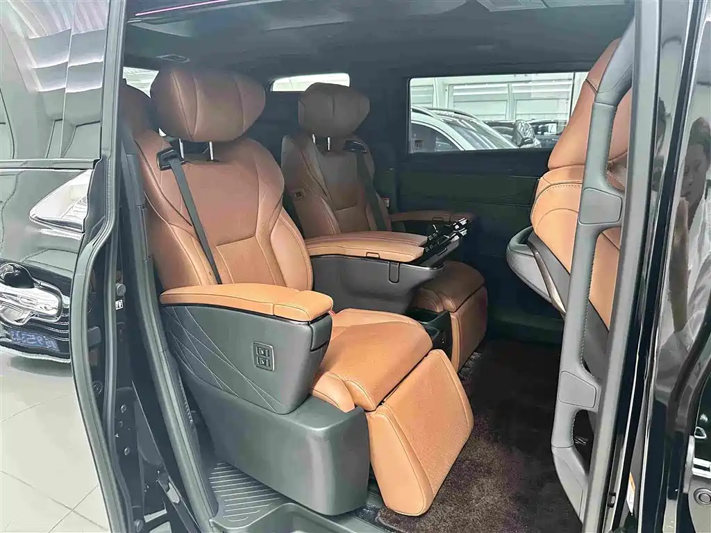Toyota Alphard — миниатюра 16
