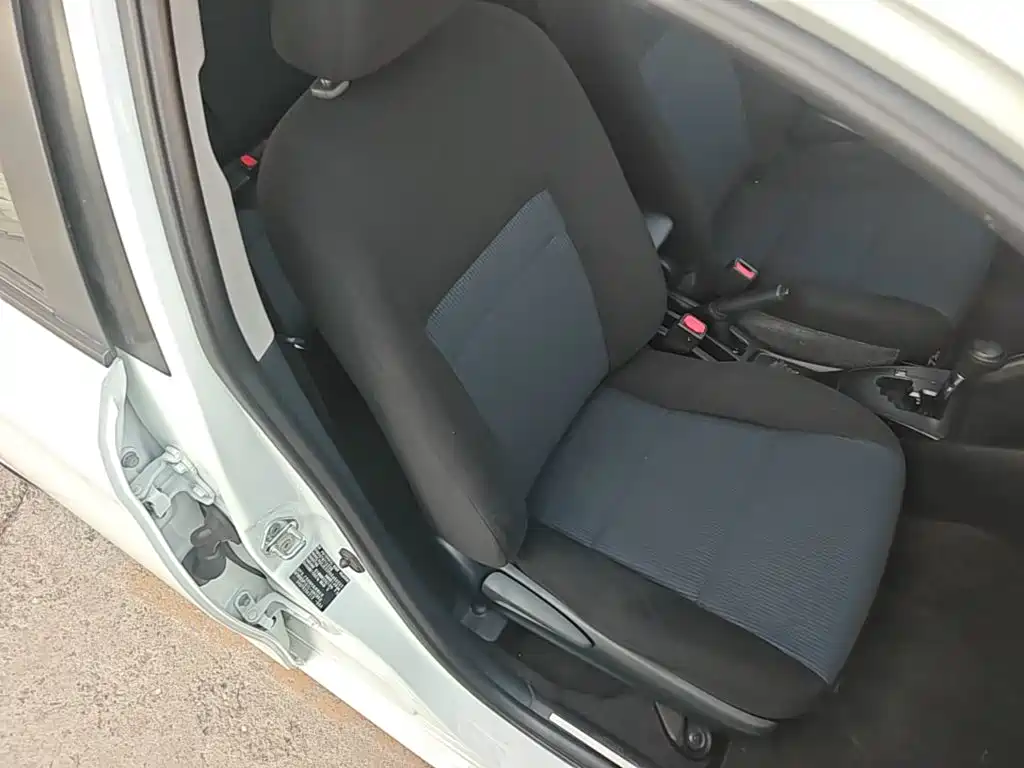 Toyota Yaris L — миниатюра 25