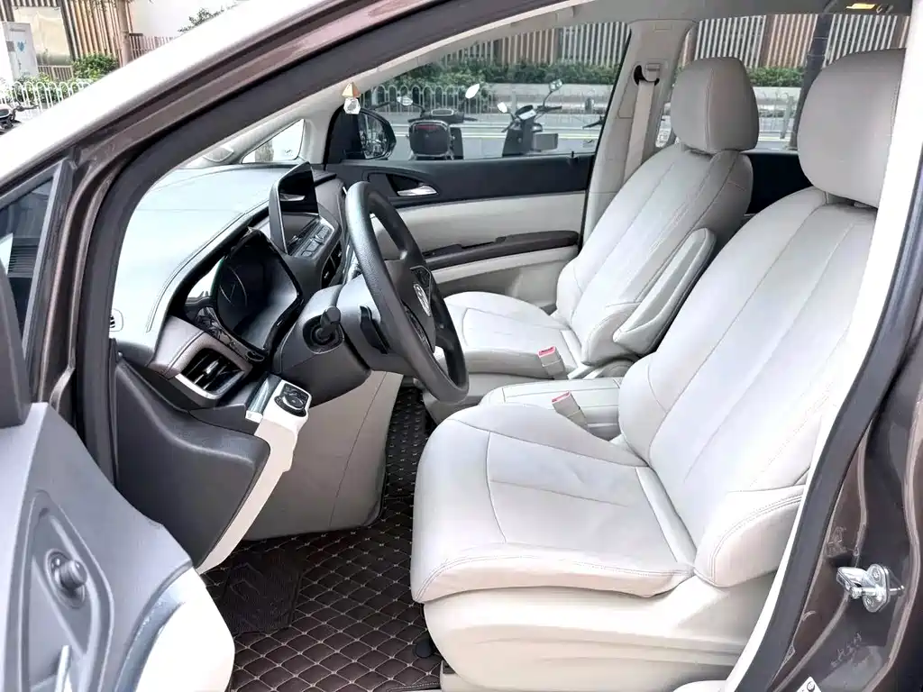 Buick GL8 — миниатюра 5