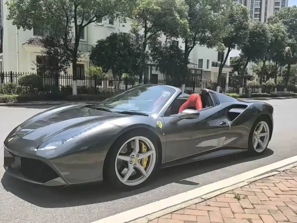 FERRARI 488