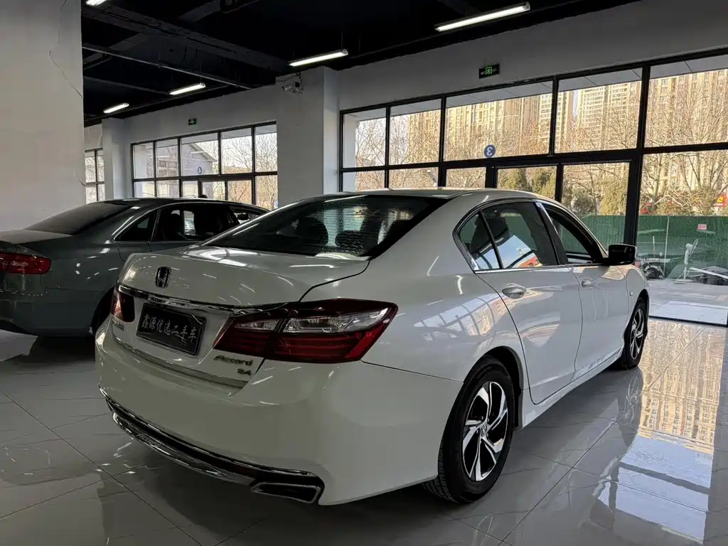 Honda Accord — миниатюра 7