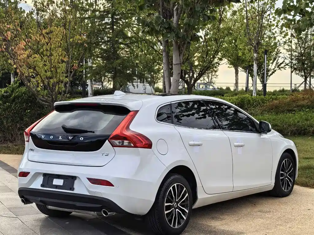 Volvo V40 — миниатюра 12